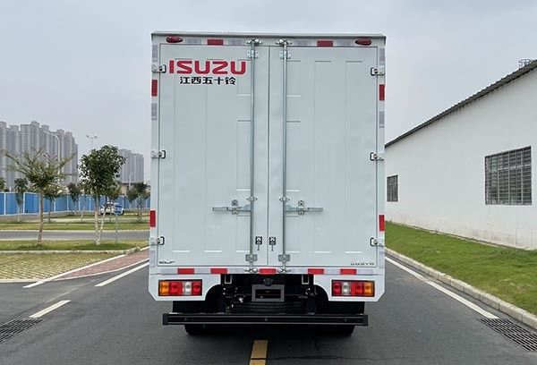 کامیون سفید ایزو 126HP 152HP Isuzu Box Vans کامیون حمل و نقل 1