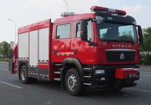 SINOTRUK ماشین آتش نشانی اضطراری دیزلی دیزلی 6 صندلی گیربکس دستی 4×2 1